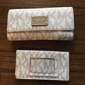 Michael Kors Wallet & Checkbook